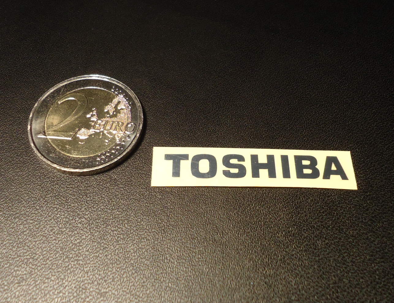 TOSHIBA nalepka Metal Edition 40 x 5 mm