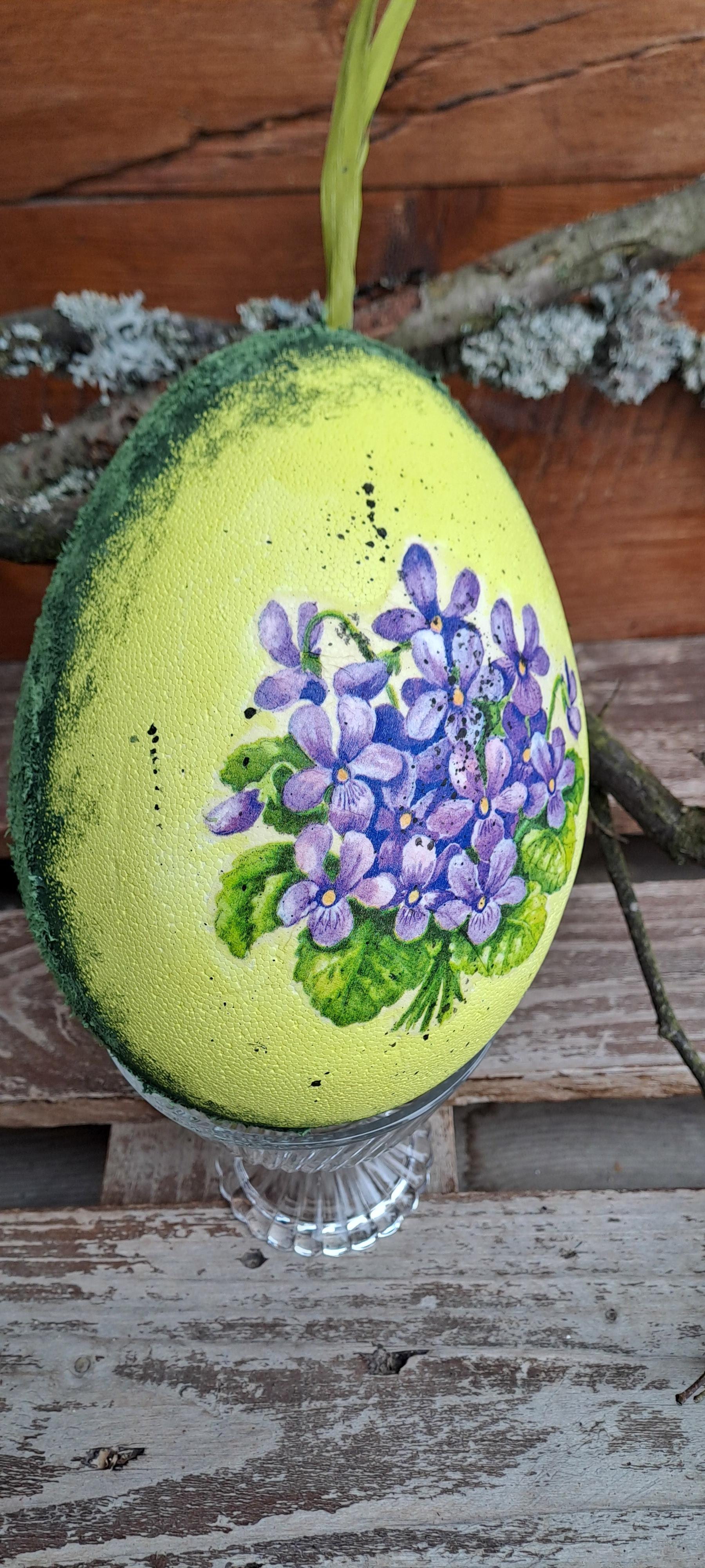 Veľkonočné maxi vajce fialky