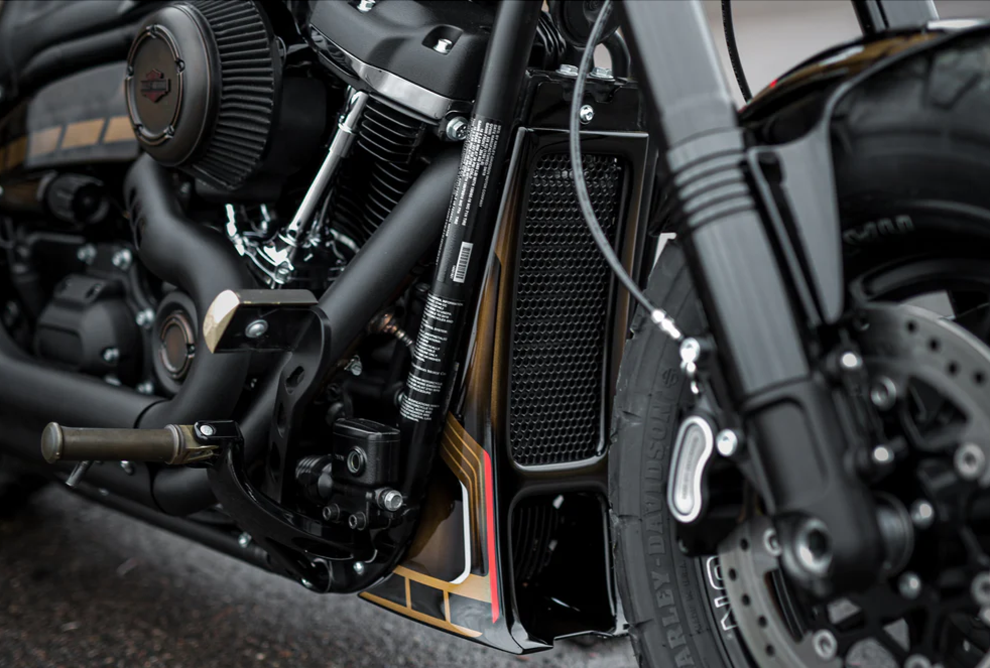 KILLER CUSTOM "AGGRESSOR" RADIATOR COVER - 18-23 SOFTAIL