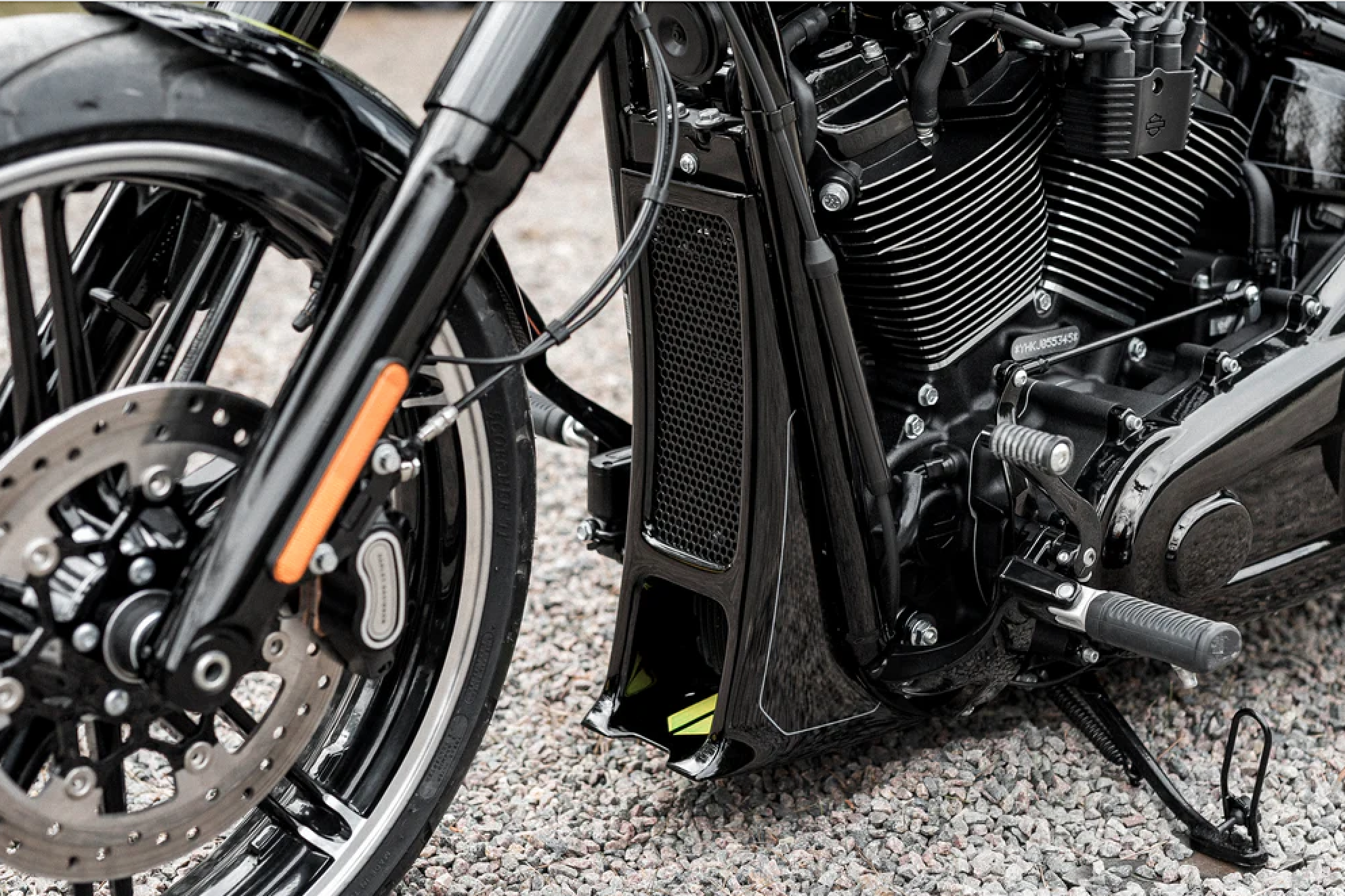 KILLER CUSTOM "AGGRESSOR" RADIATOR COVER - 18-23 SOFTAIL