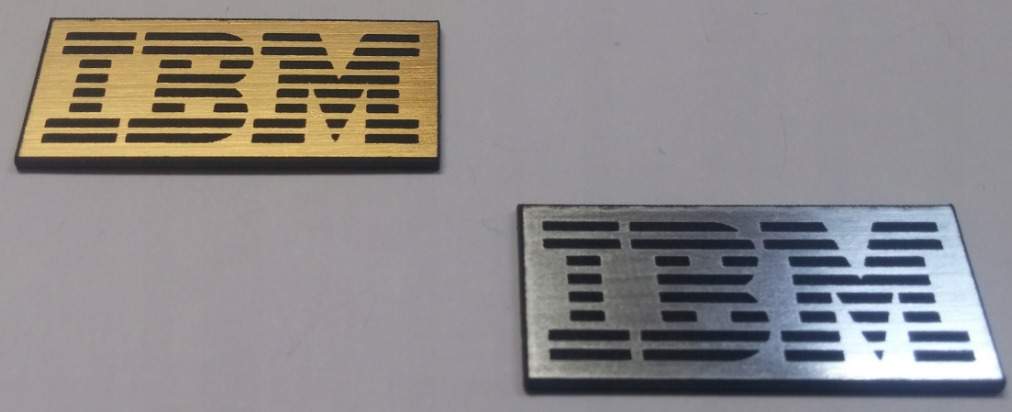 IBM LOGO nalepka CHROM laminat brusena