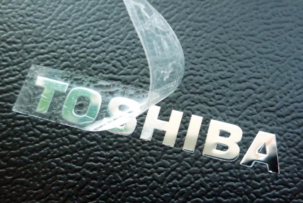 TOSHIBA nalepka Metal Edition 40 x 5 mm