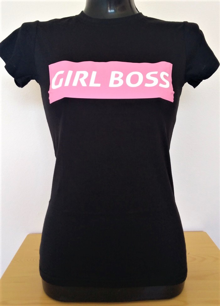 Pohodlné dámske čierne tričko s nápisom GIRL BOSS