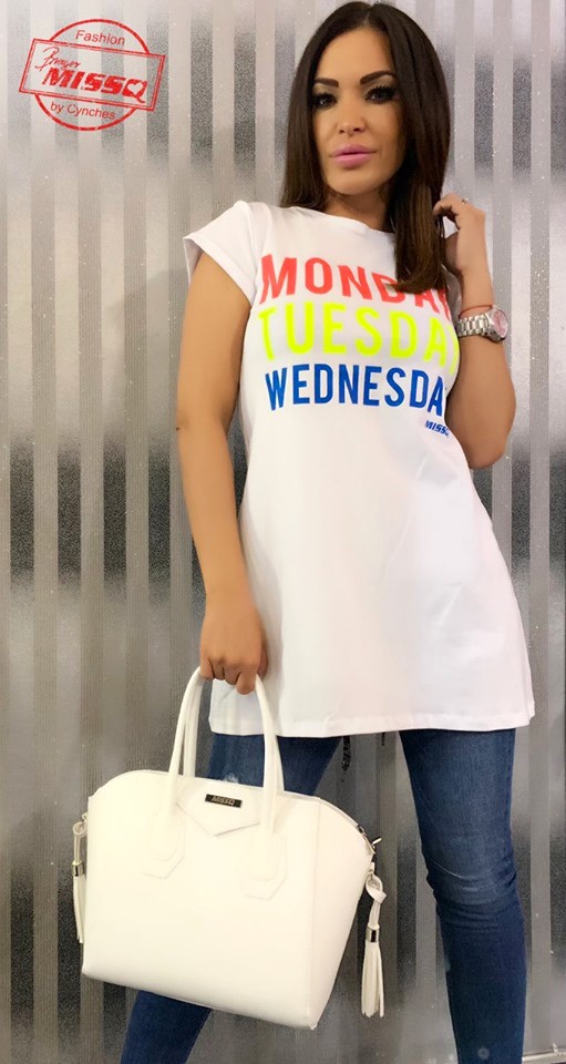 Krásne dámske biele predĺžené tričko s farebným nápisom