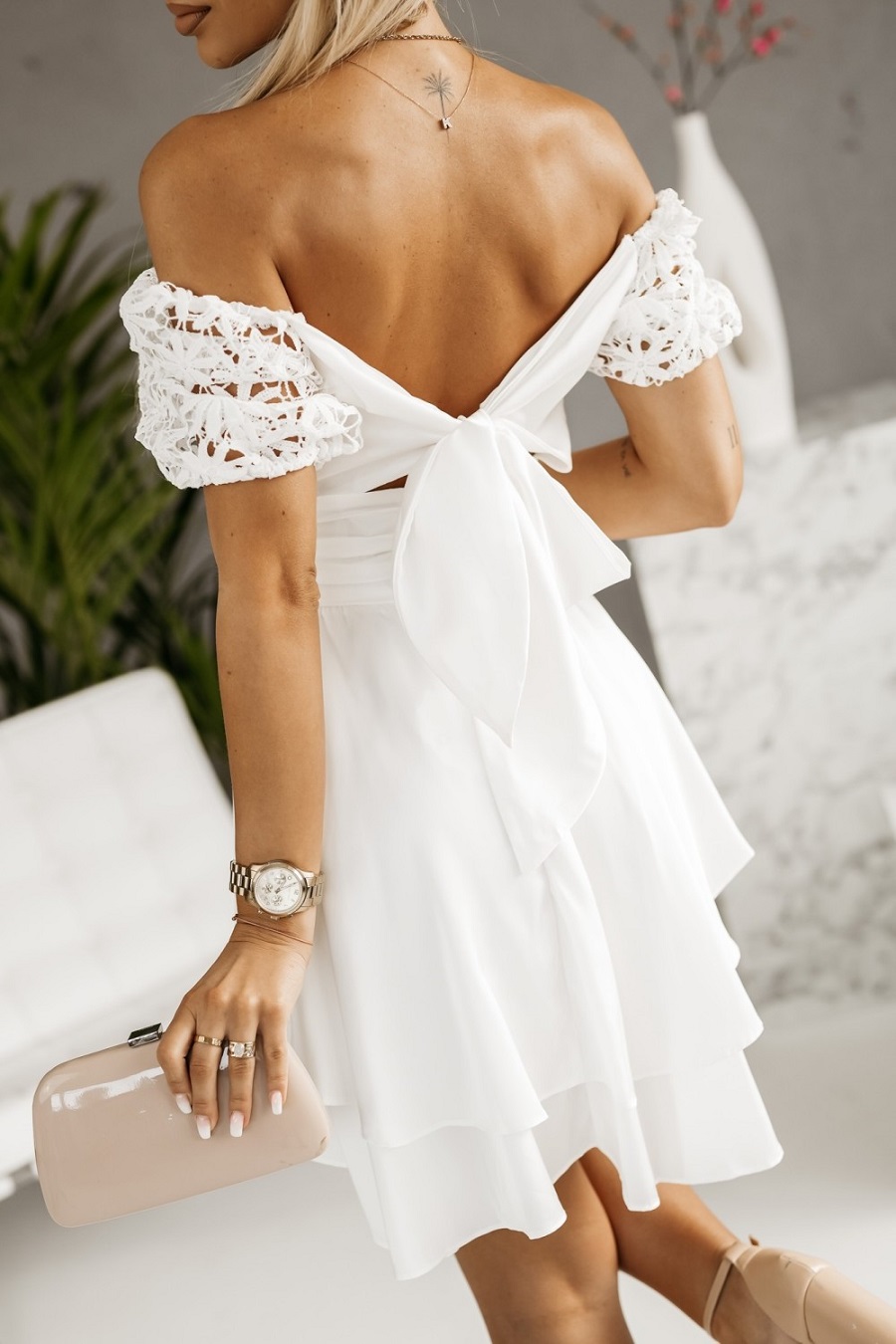 Krátke biele španielske šaty voľného strihu