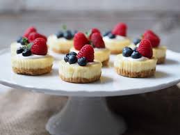 Mini Cheesecake Vanilkový s ovocím / 10 ks